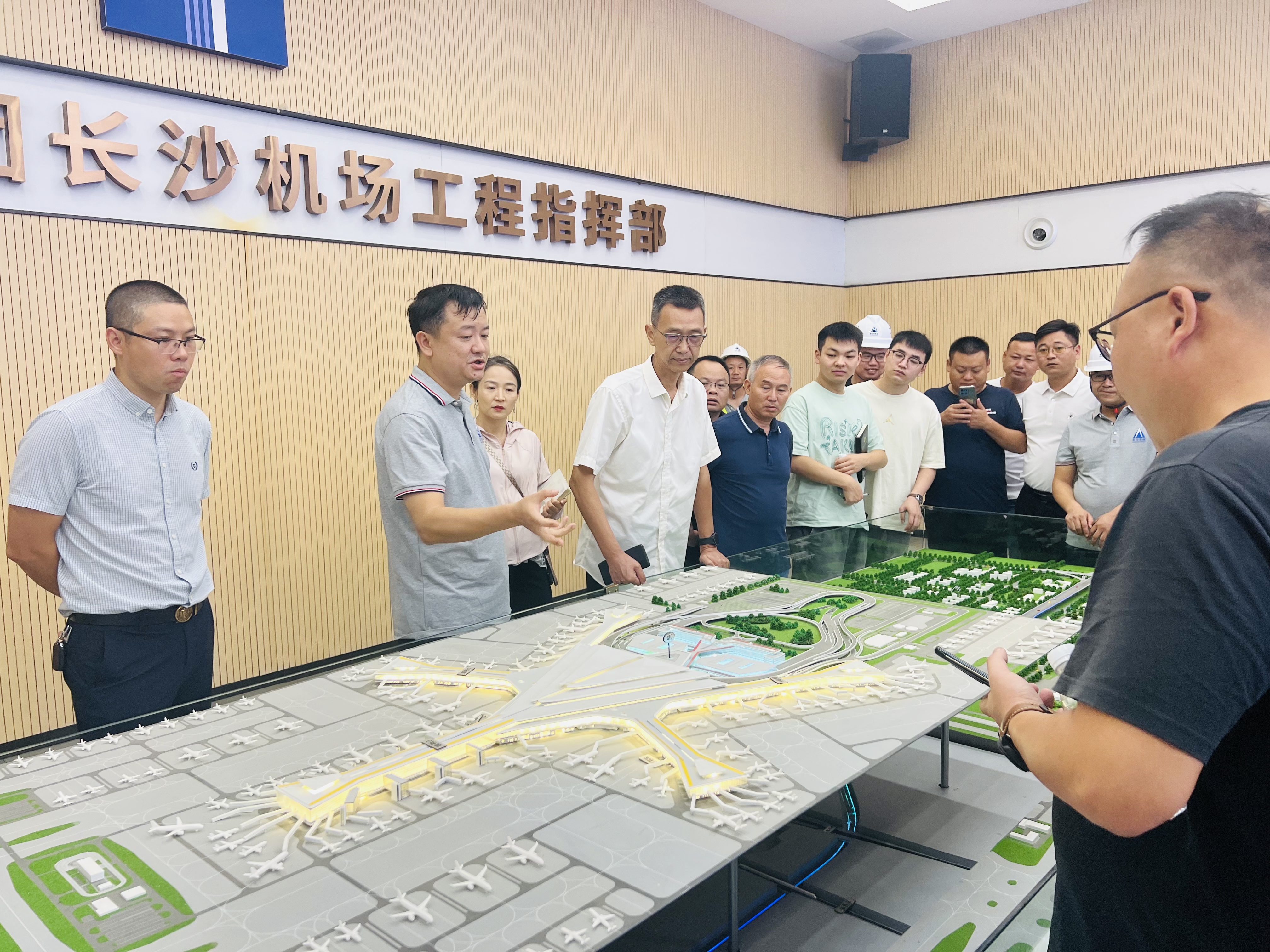 市政要聞 | 長沙機場改擴建工程場內(nèi)道路交通工程施工項目標(biāo)段一“質(zhì)量月”觀摩交流活動順利舉行